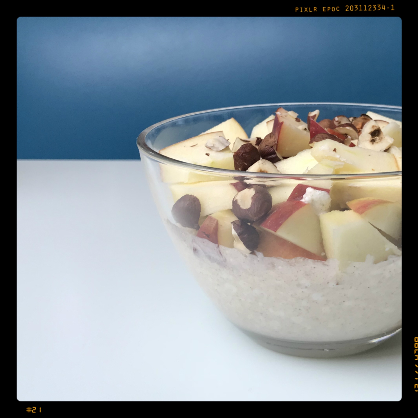 Zimt-Joghurt-Porridge mit Apfel, Birne und Haselnüssen – Schlemm dich fit!