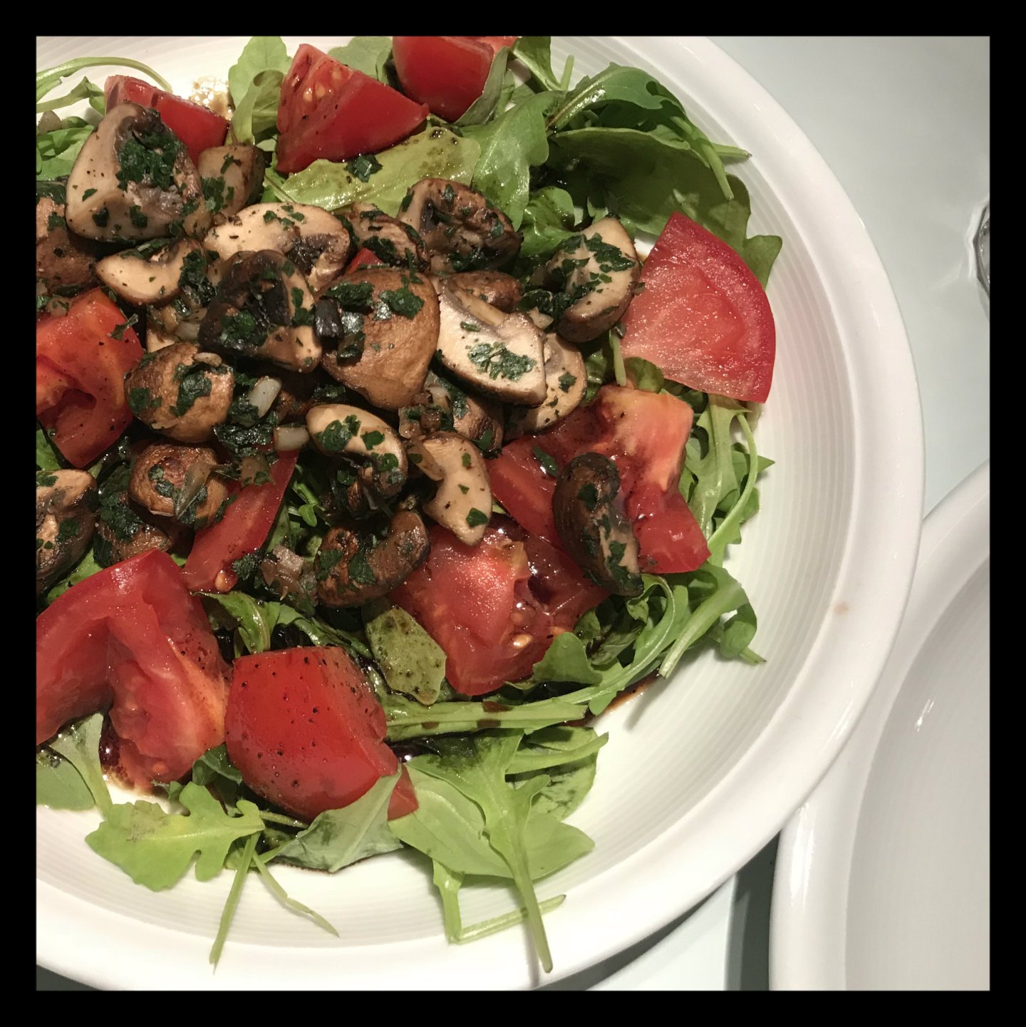 Gebratene Champignons auf Rucola-Tomaten-Salat – Schlemm dich fit!